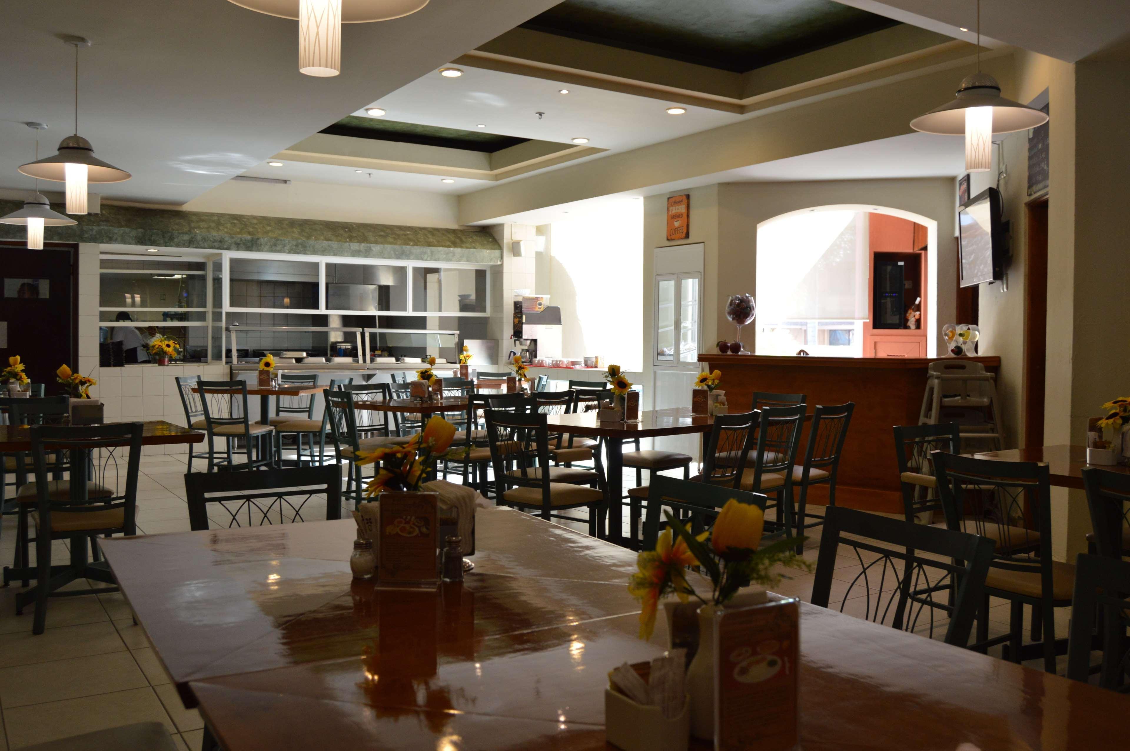 Best Western Bazarell Inn Montemorelos Exteriér fotografie