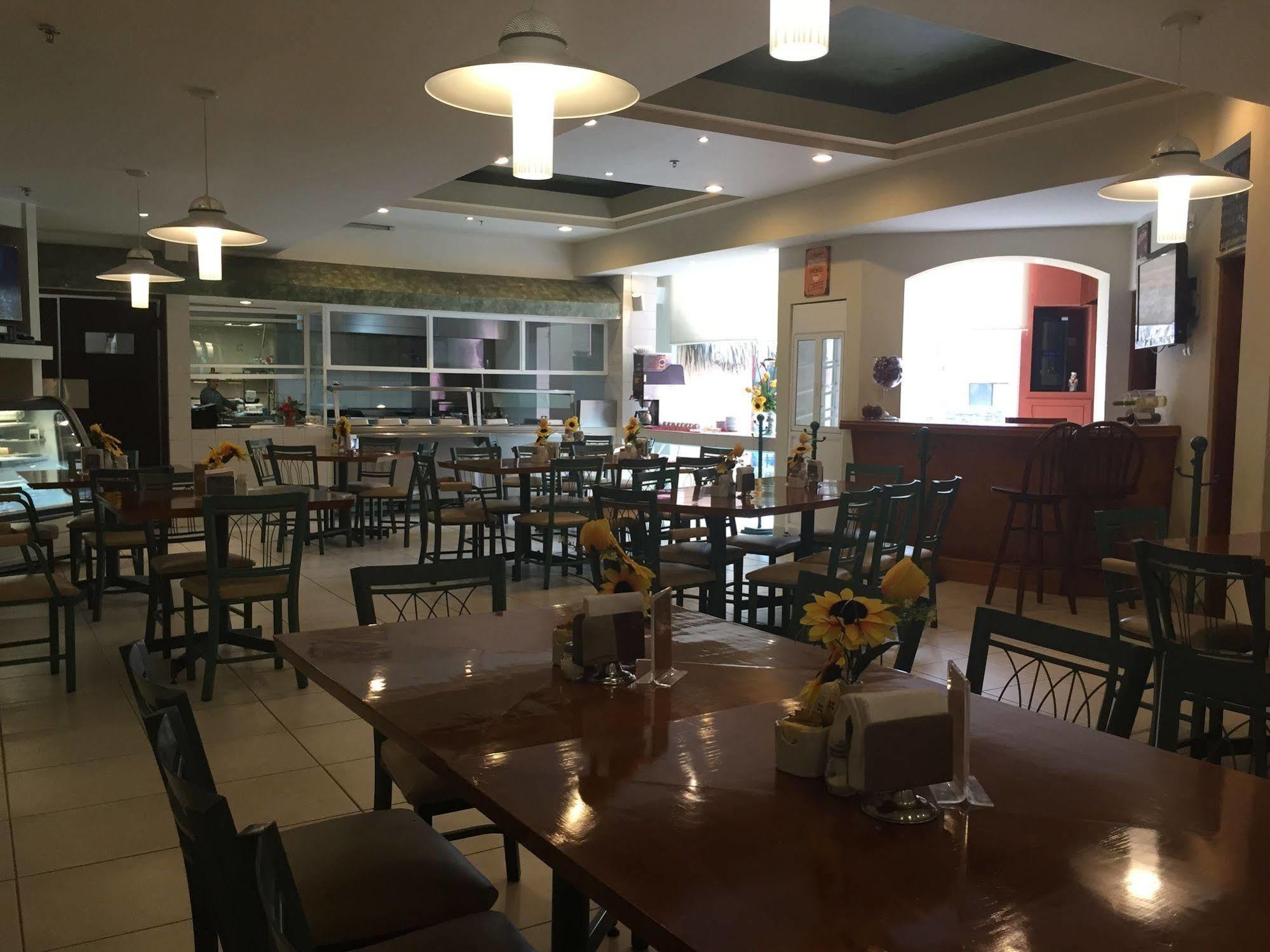 Best Western Bazarell Inn Montemorelos Exteriér fotografie